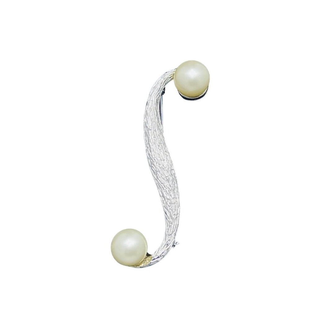 Tara Silver Tone Brushed Scroll Brooch With Large Faux Pearls Signed (777) - Picture 5 of 6